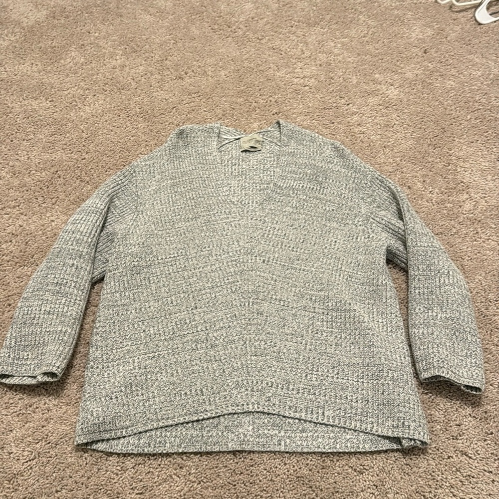 URBAN OUTFITTERS GRAY OVERSIZED SWEATER🤍